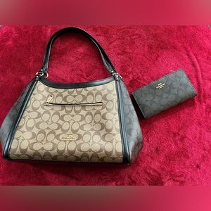 Coach KRISTY SHOULDER BAG &
SLIM ZIP WALLET IN SIGNATURE CANVAS